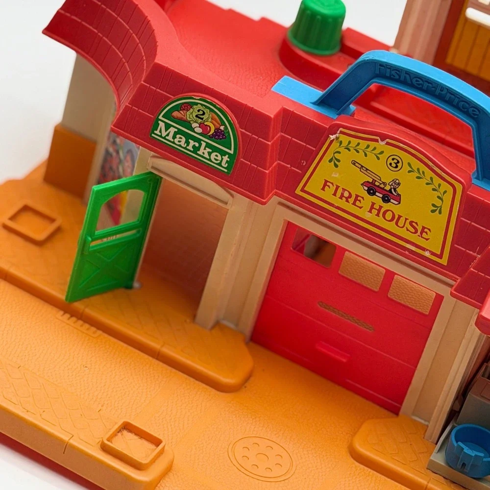 Vintage‎ 1986 Fisher-Price Main Street Playset 2500 Town Fire House Market Toy